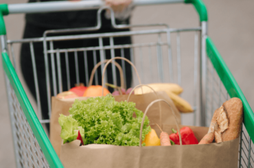 Comestibles en el carrito de compras - Beneficios de P-EBT de Verano