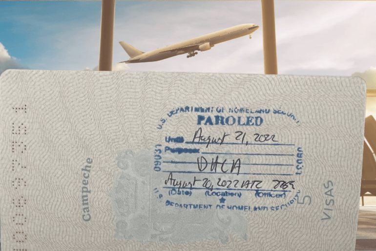 Vista desde la terminal del aeropuerto y pasaporte con estampilla