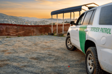 Camión Portal Fronterizo - Contacta a ICE por detención